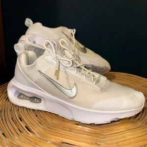 Women’s Nike Air Max INTRLK Lite Size 9